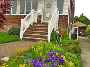12614 Cronston Ave, Rockaway Park, NY 11694