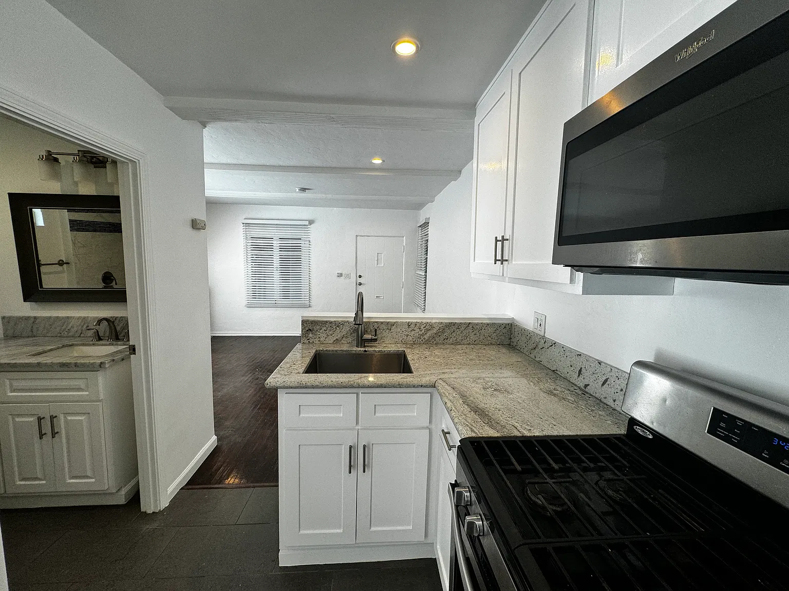 Studio, 575 sqft, $2,195 — Photo 2
