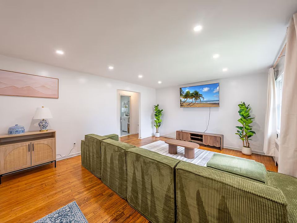 1st image of 819 Walnut St #3