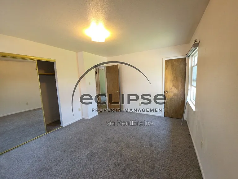 721 Lee Dr — Photo 7