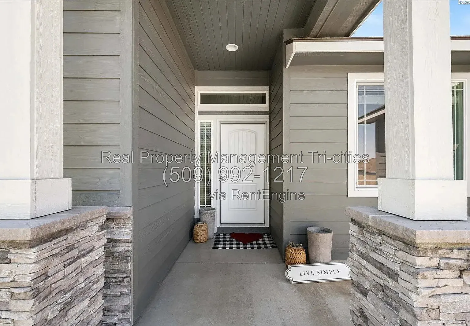 4 bed, 2.0 bath, 1876 sqft, $2,795 — Photo 2