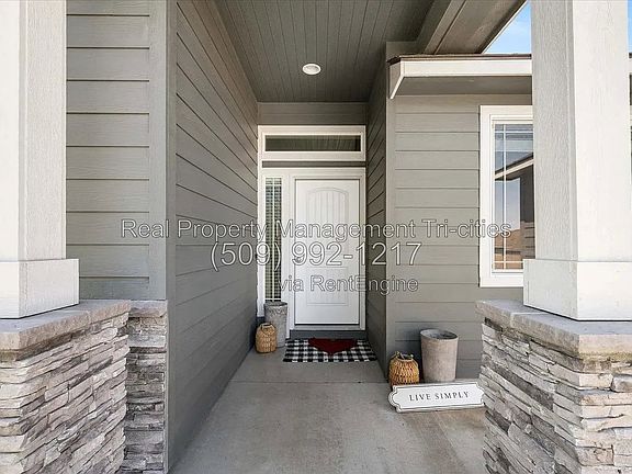 2nd image of 6923 W 33rd Pl