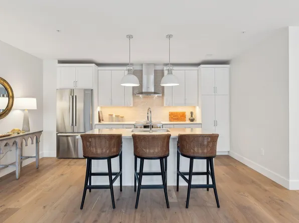 1 Wyeth Way #402, Falmouth, ME 04105