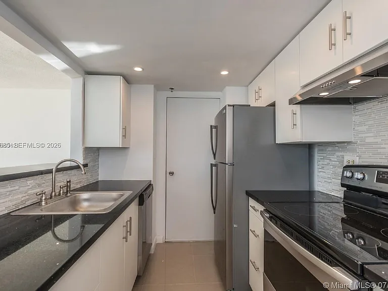 7545 E Treasure Dr #2H — Photo 10