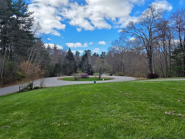 15R Bonnie Ln — Photo 2
