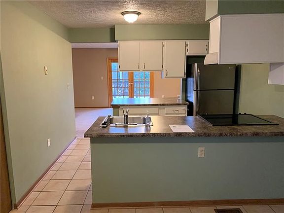 2nd image of 912 Sunset Cir
