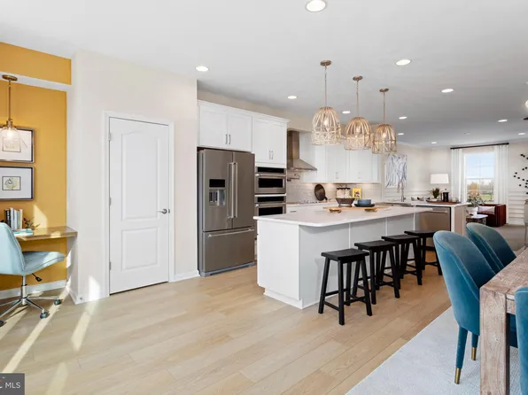 621 Hemsworth Ln, Winchester, VA 22601