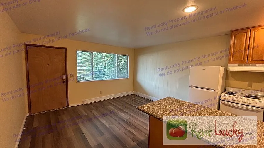 1 Bed/1 Bath, Newly Updated Westlake Apartment — Photo 3