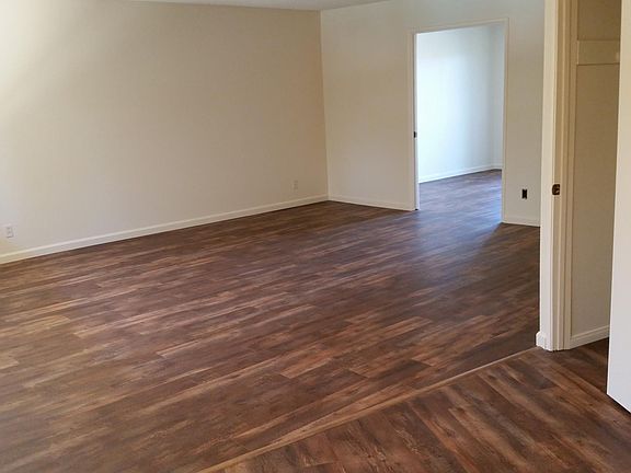 3rd image of 1025 Meadow Lake Dr APT 10