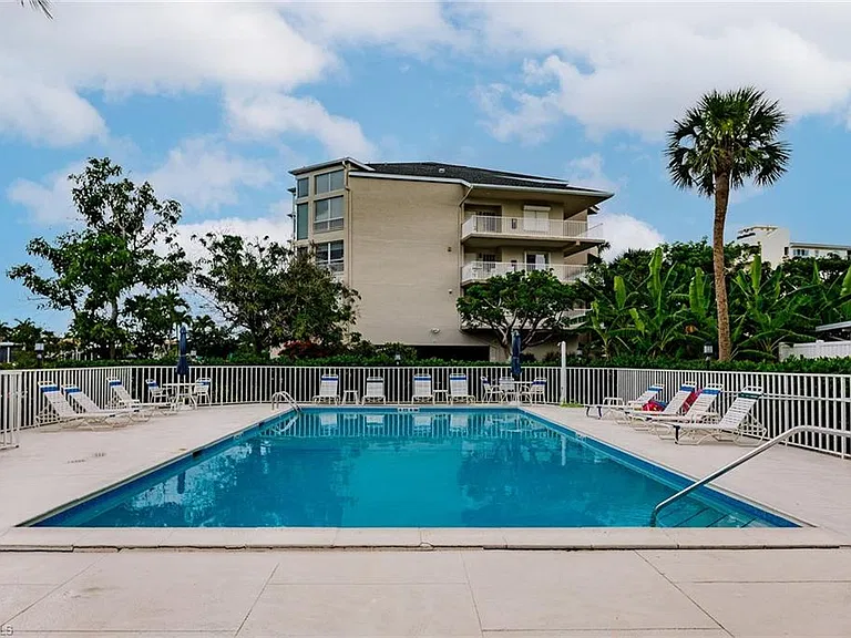 900 Collier Ct #406 — Photo 34