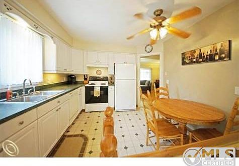 Updated Eat-in Kitchen
