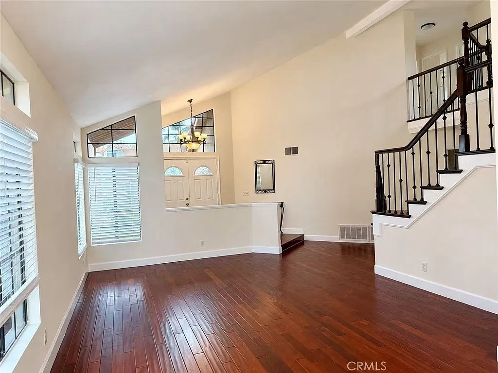 5 bed, 2610 sqft, $4,250 — Photo 3