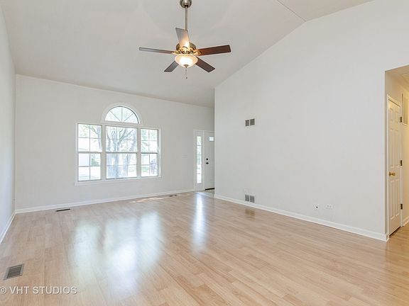 4th image of 506 Lauren Ln