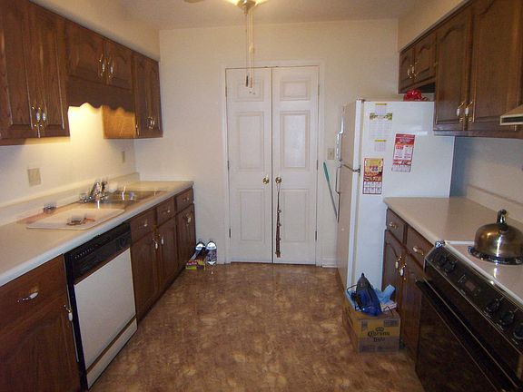 2nd image of 1141 Leawood St