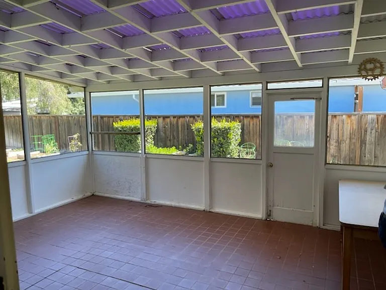 2347 Venndale Ave — Photo 3