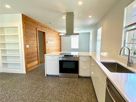 2nd image of 410 1/2 W 34th St