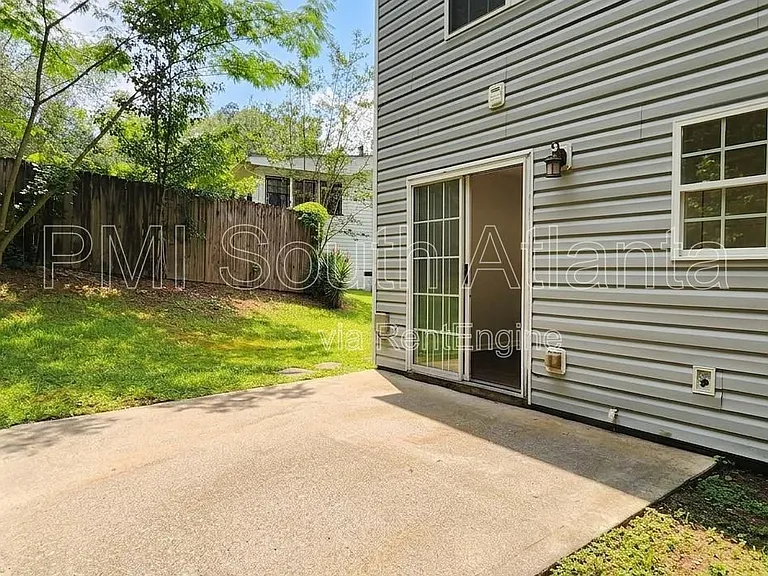 588 Hunnicutt Rd SE — Photo 16