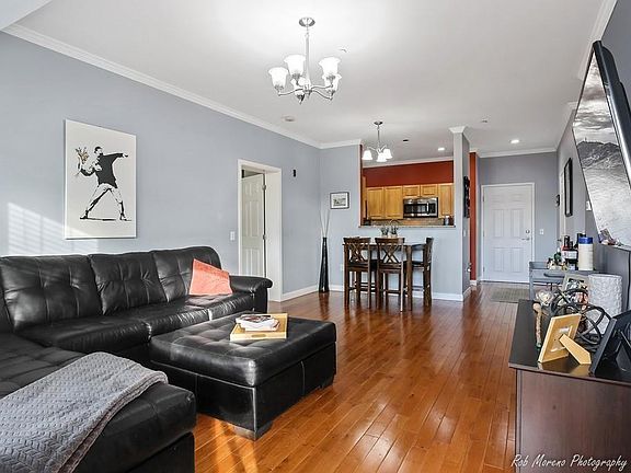 4th image of 8 Walnut St Unit 203