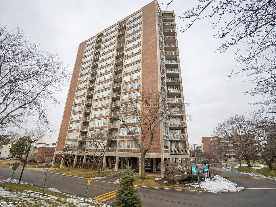 1st image of 3925 Triumvera Dr APT 9E