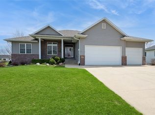 424 Prairie View Dr, Fairfax, IA 52228