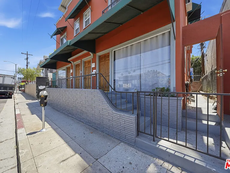 5760 Melrose Ave — Photo 11