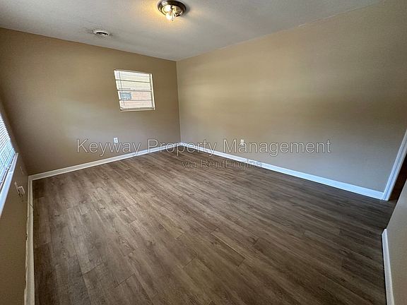 3rd image of 2492 Dublin Dr