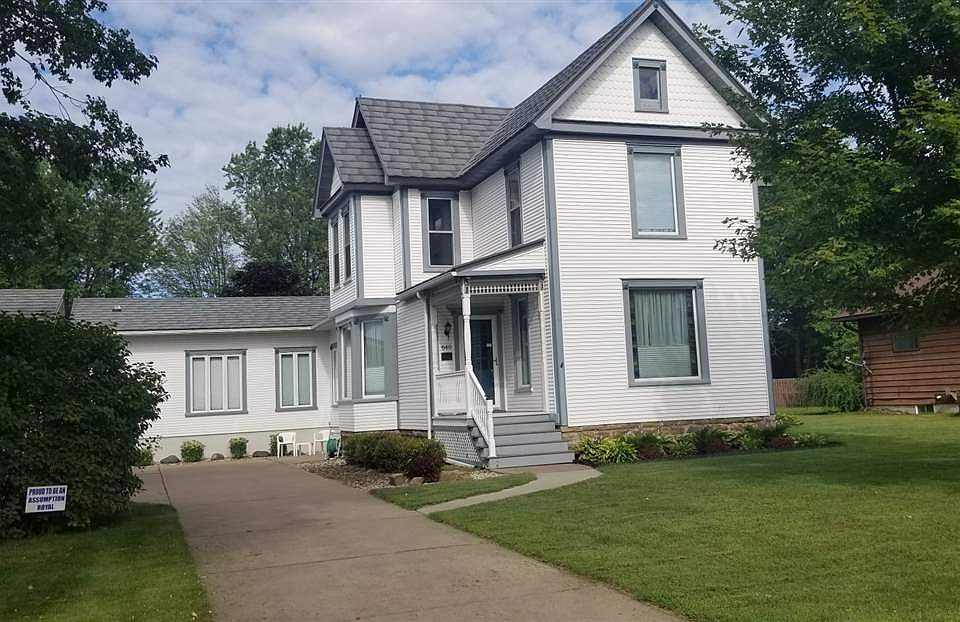 1st image of 640 10th Ave S