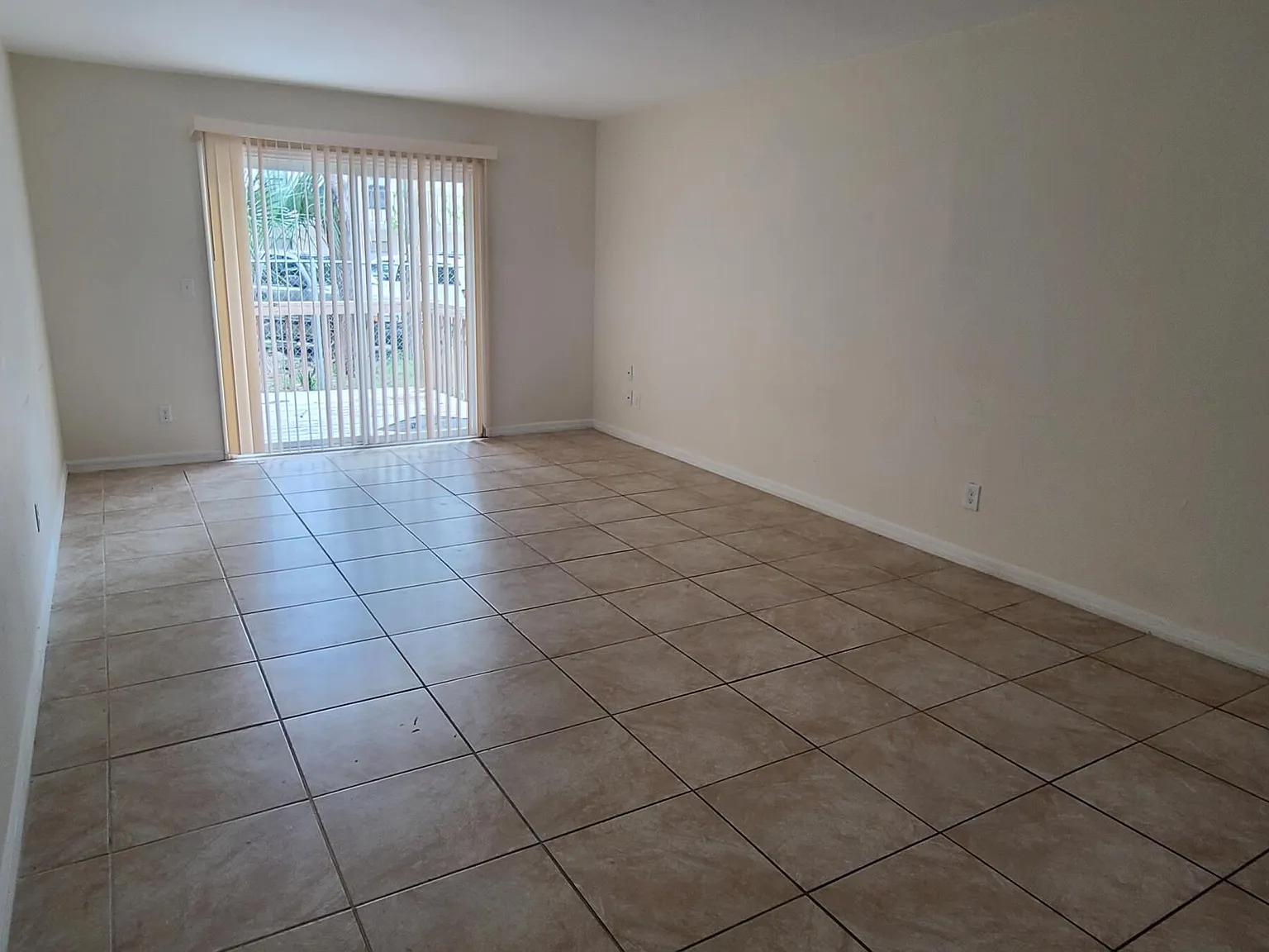 2 bed, 2.0 bath, 1200 sqft, $1,400 — Photo 2