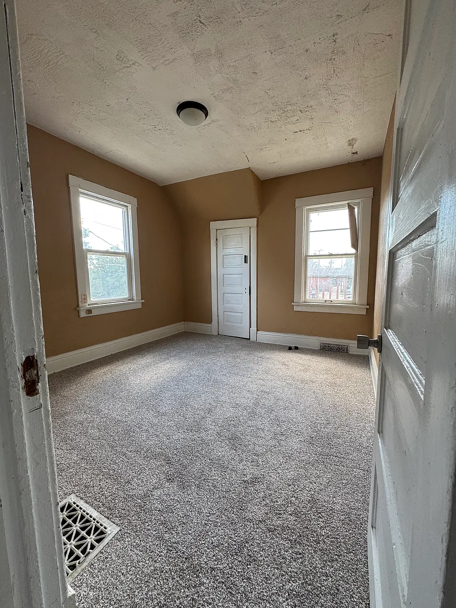 Building Photo - 818 S 14th St #2