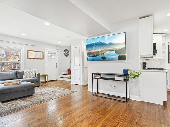 3rd image of 3143 N Oak Park Ave