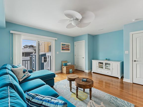 4th image of 13 72nd St W #Sea