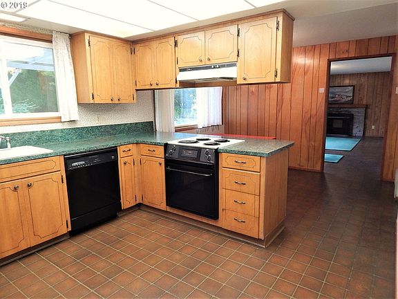 5th image of 3032 SE Laurelwood Dr