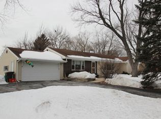 955 Lucerne Ct, Mundelein, IL