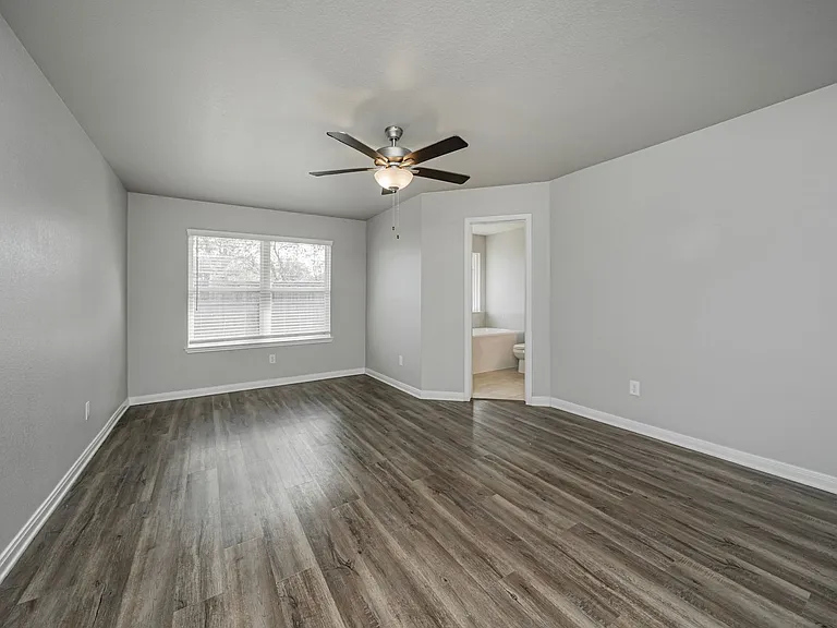 517 Fallbrook Dr — Photo 17