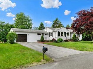 25 Council Rock Rd, Cranston, RI 02921