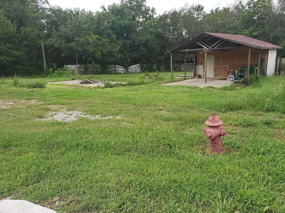 2nd image of 401 E 2nd St
