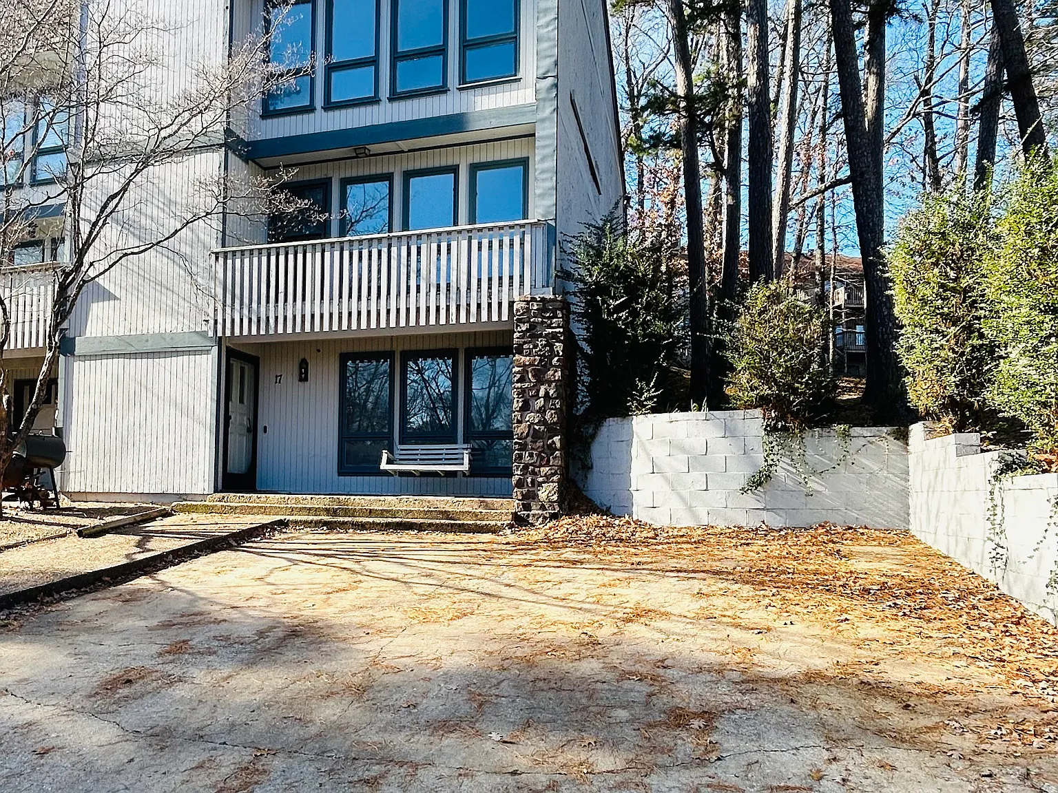 3 bed, 3.5 bath, 2530 sqft, $1,600 — Photo 2