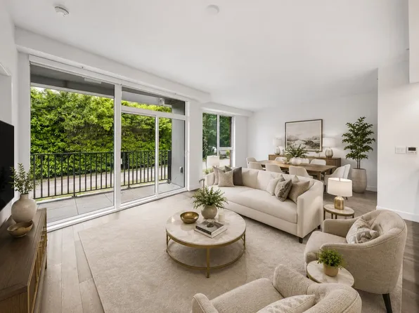 2888 Arbutus St #203, Vancouver, BC V6J 3W5
