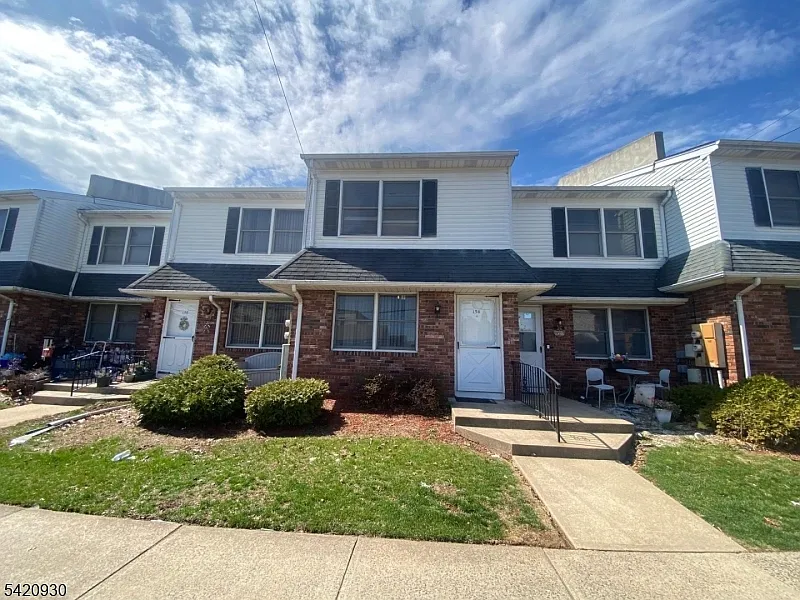 154 S 6Th Ave photo 1
