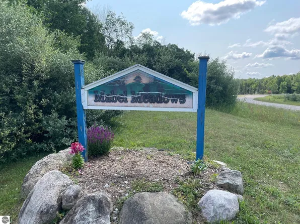 Cushman Ct Unit 14, Williamsburg, MI 49690