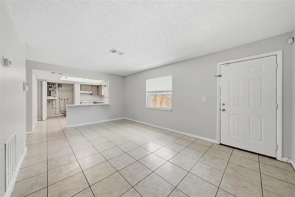 2 bed, 1.0 bath, 850 sqft, $1,700 — Photo 2