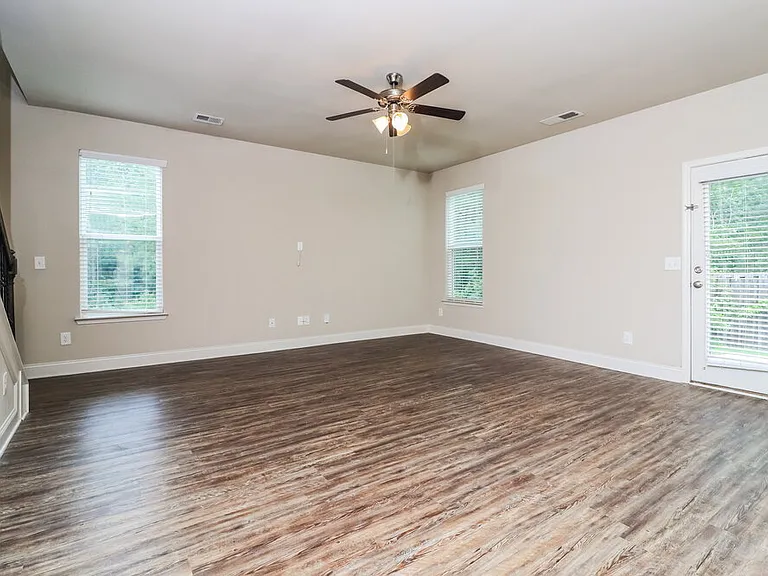 279 Faron Dr SW — Photo 5