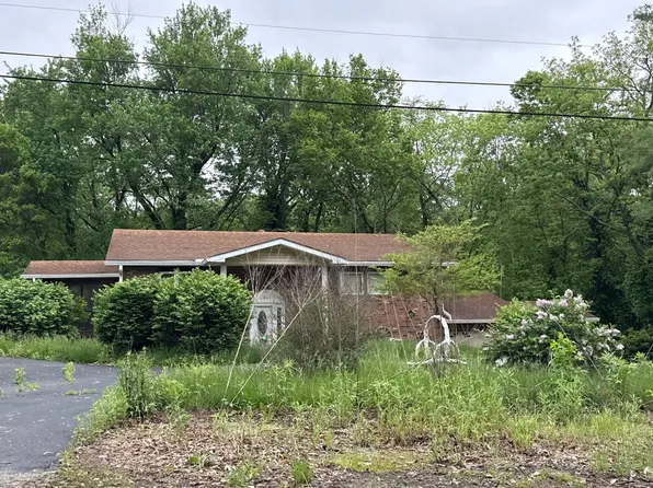 811 Veterans Memorial Dr, Livingston, IL 62088