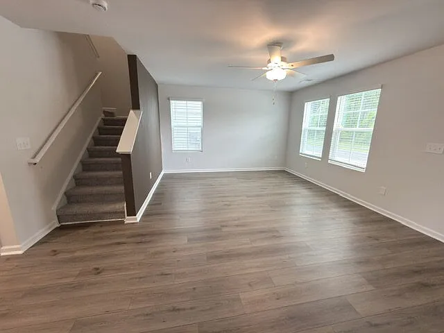 807 Coburg Ln — Photo 3