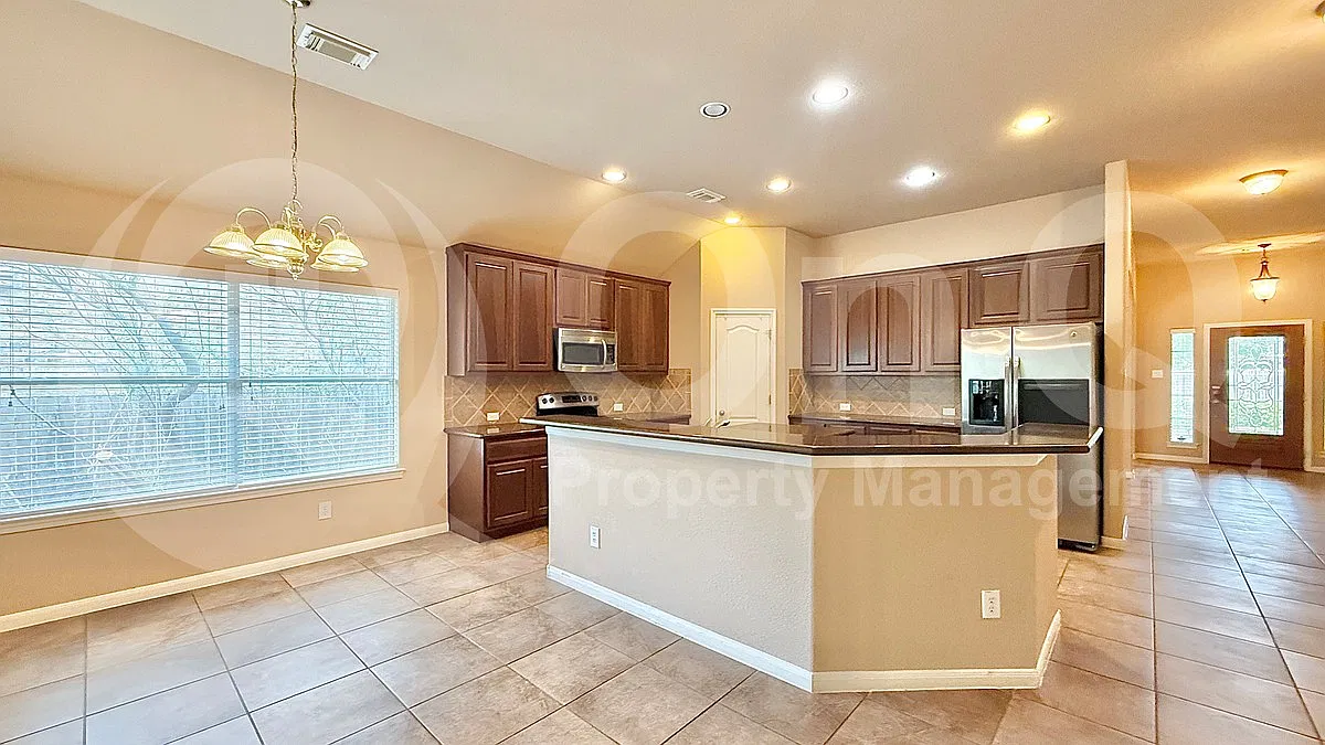 4 bed, 2.0 bath, 2547 sqft, $2,550 — Photo 4