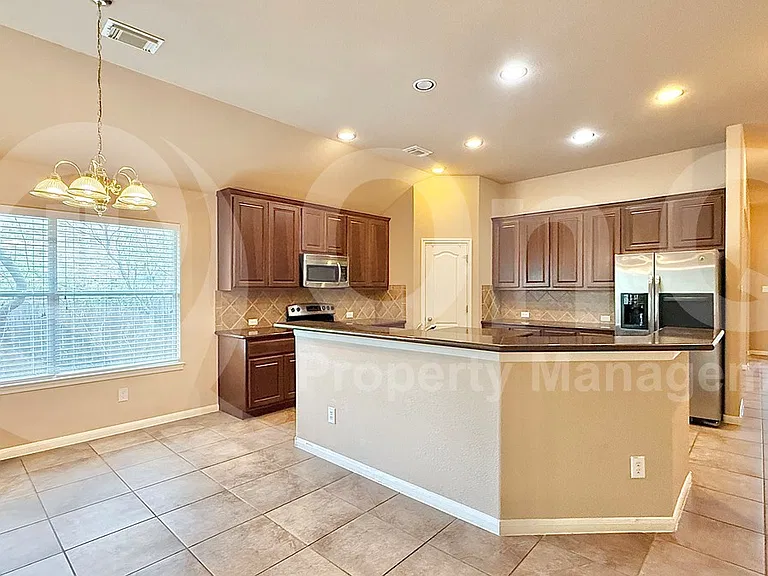 1621 Liberty Oaks Blvd — Photo 20