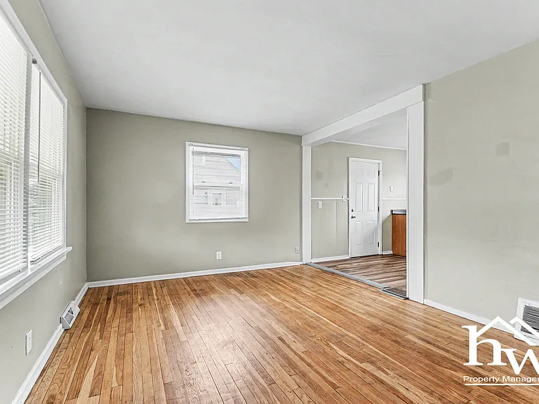 164 S Gladstone Ave — Photo 2