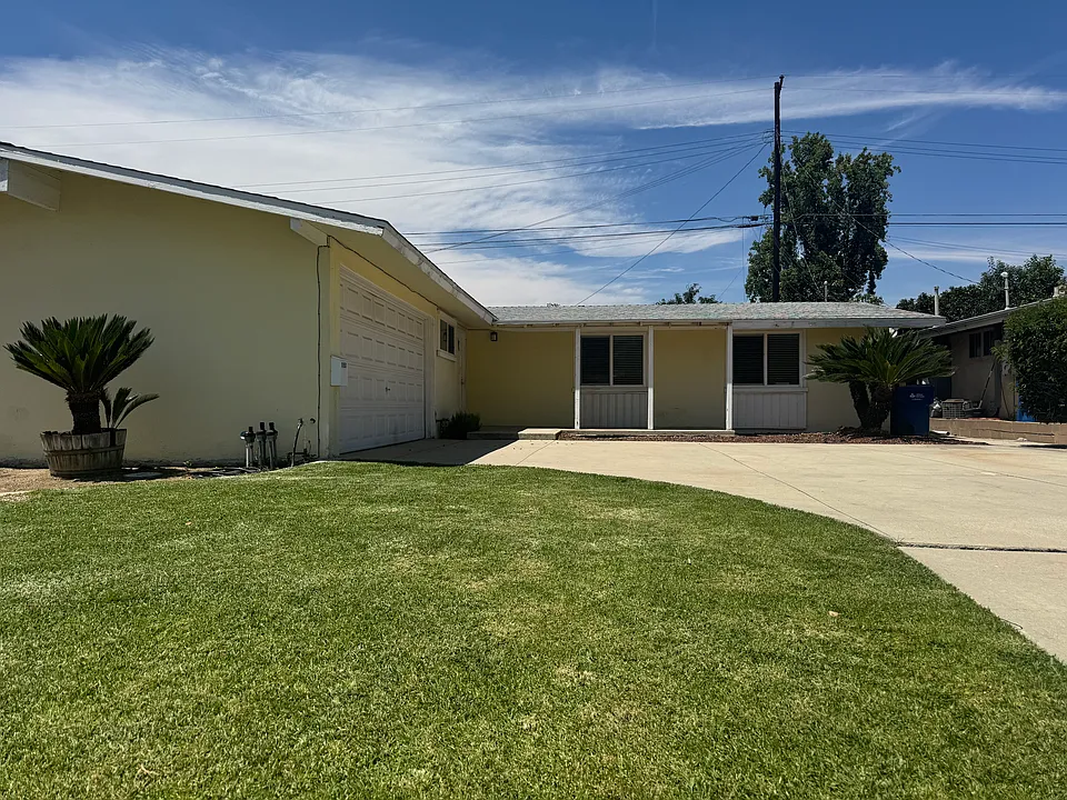 1157 E Lemon Ave