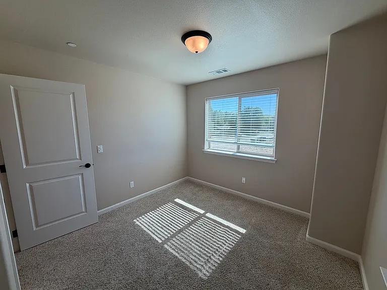 1194 Velarde Cir — Photo 35