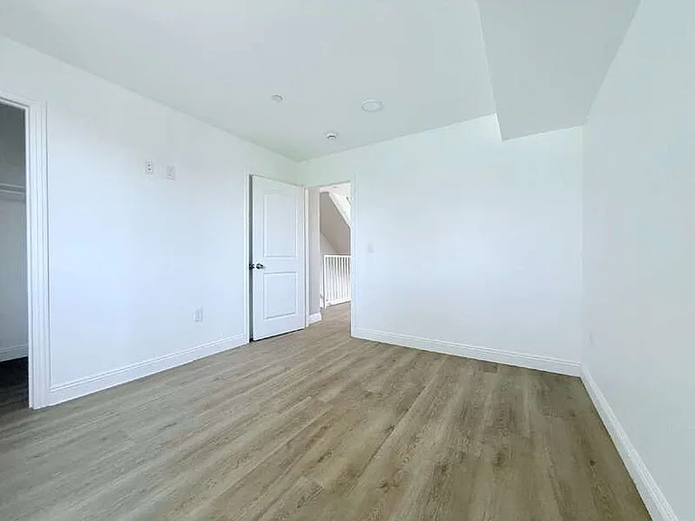 1731 E 68th St #C — Photo 10